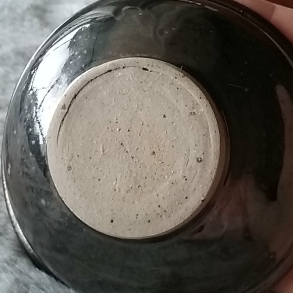 Two Pottery Bowls - Picture 5 of 8